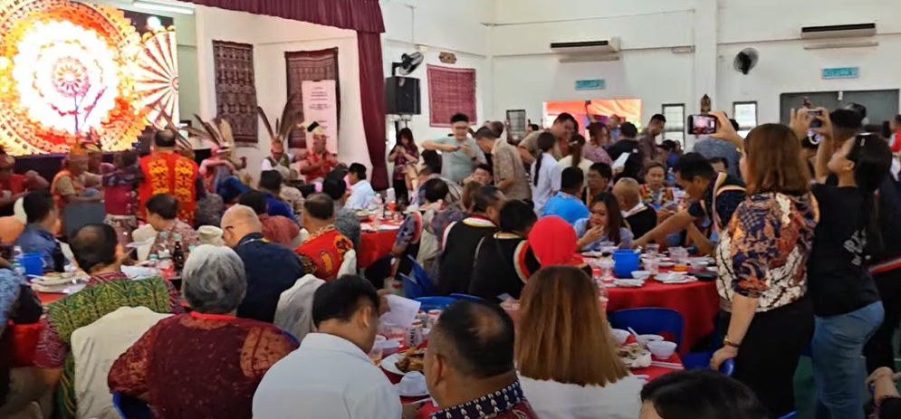 Kumpulan Budaya Iban Engkilili Memukau di Sambutan Hari Gawai
